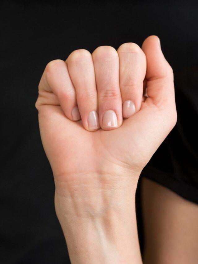 close-up-interpreter-teaching-sign-language