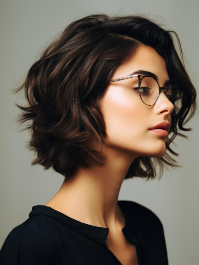 woman-wearing-glasses-short-straight-hair