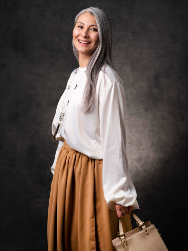 beautiful-senior-woman-portrait-with-hand-bag