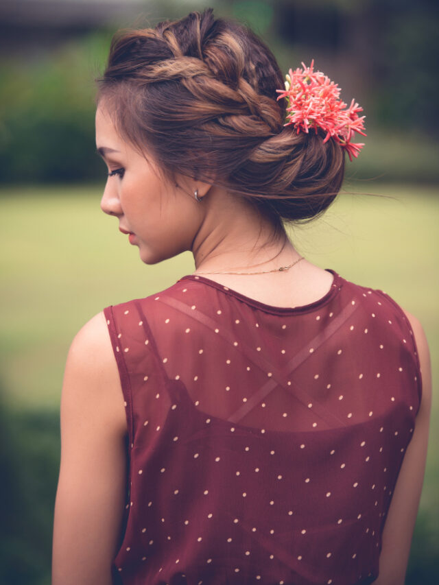 Half-Up Half-Down Hairstyles With Flowers