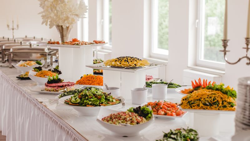 9 Wedding Food Ideas to Create a Menu That You Love